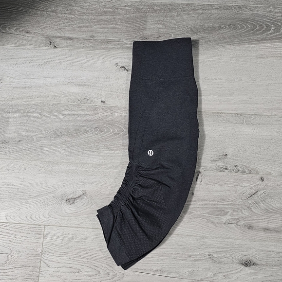 Lululemon Flow size 6 - Picture 4 of 5